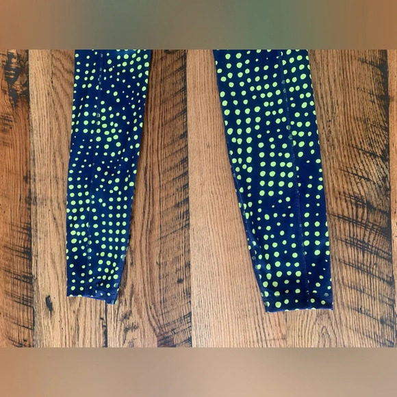 Under armour all season leggings, printed under armour leggings, dots - Picture 8 of 9